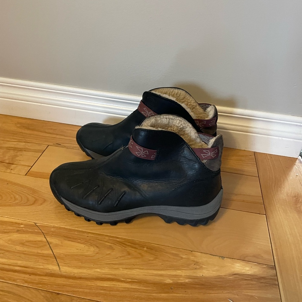 Timberland leather flex support waterproof booties size 7